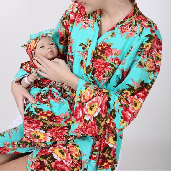 Other - Mama robe and swaddle with bow set